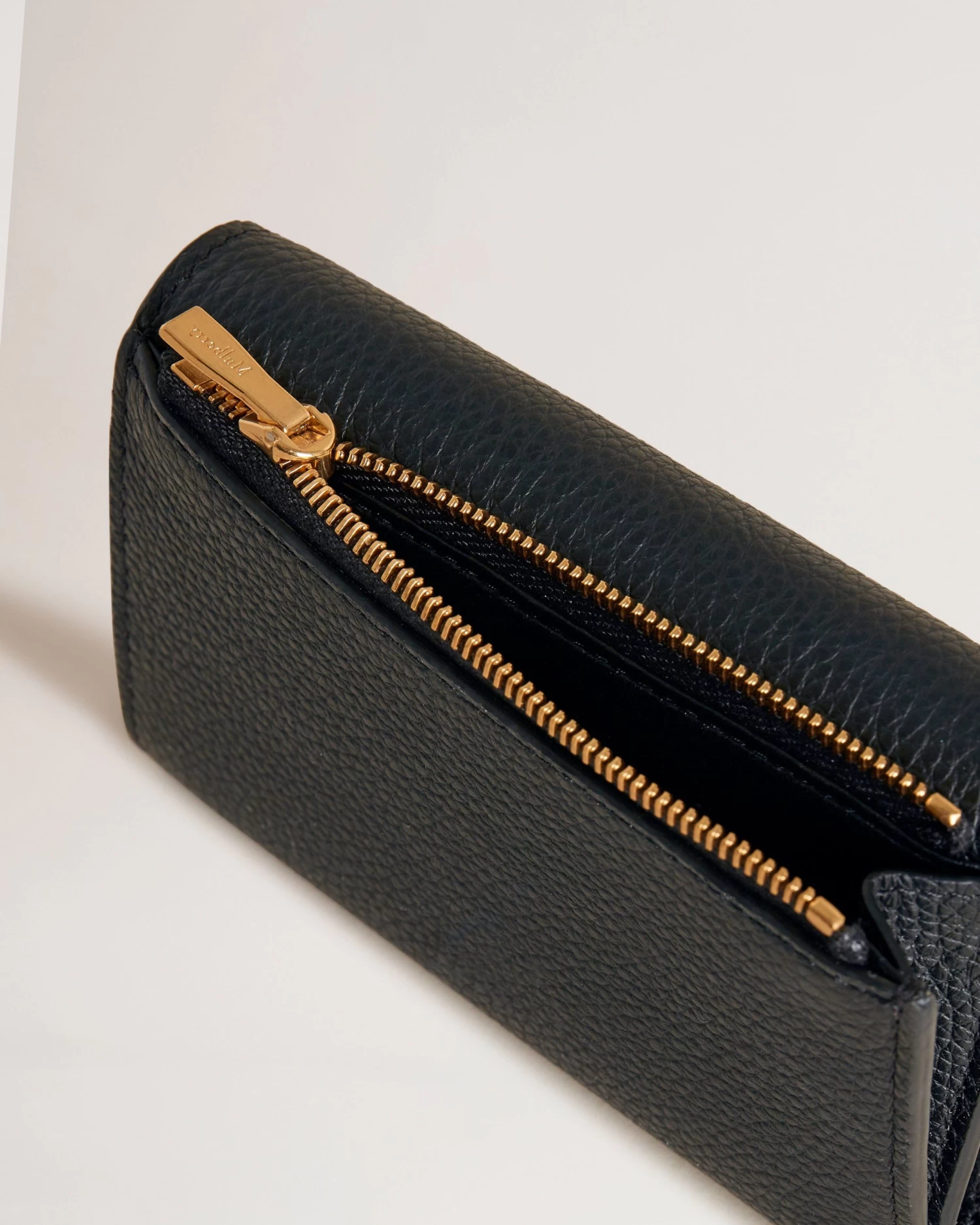 Darley Folded Multi-Card Wallet Black 4 Darley Folded Multi-Card Wallet Black - Image 2