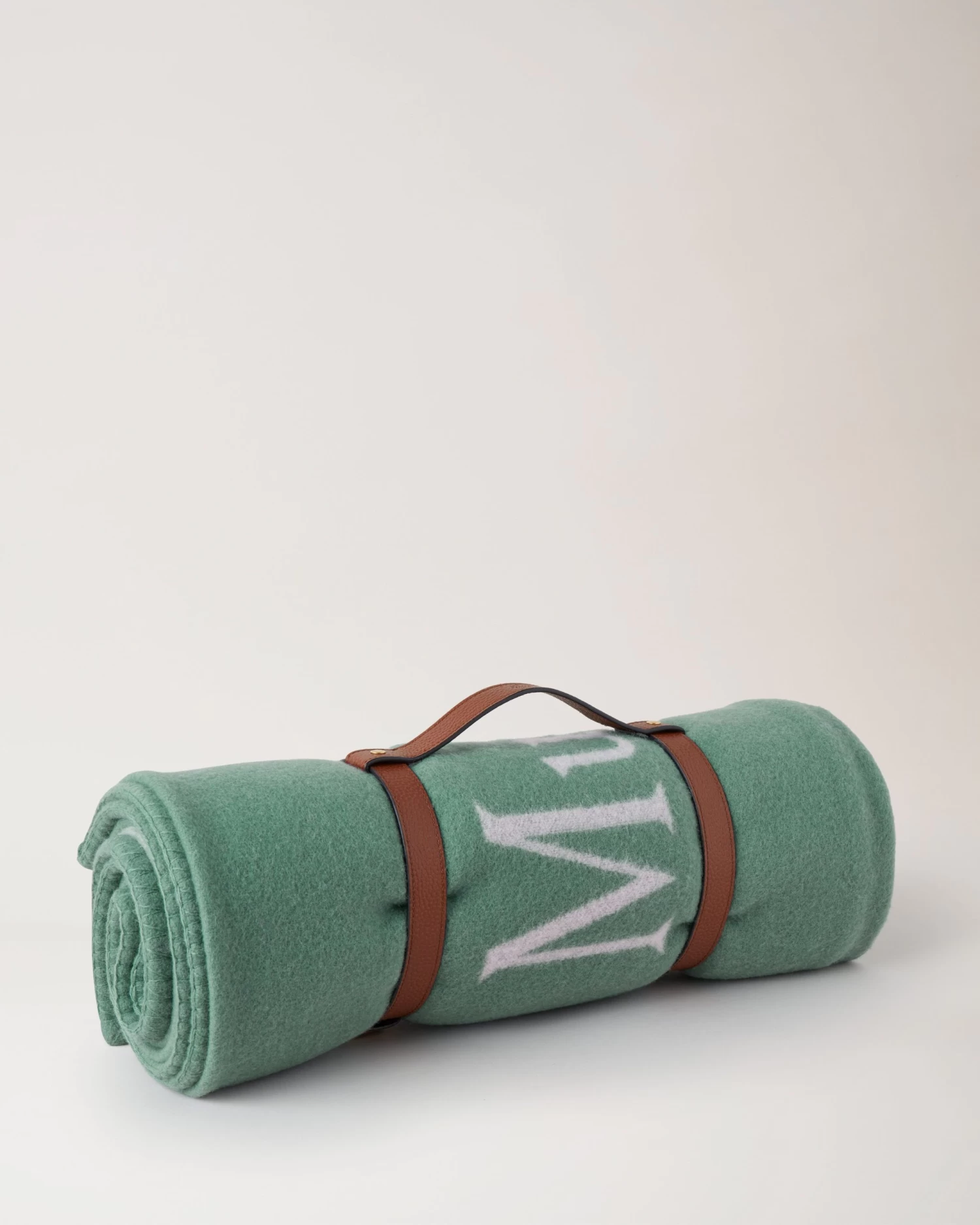 Logo Throw Blanket With Leather Belt Cambridge Green 5 Logo Throw Blanket With Leather Belt Cambridge Green - Image 3