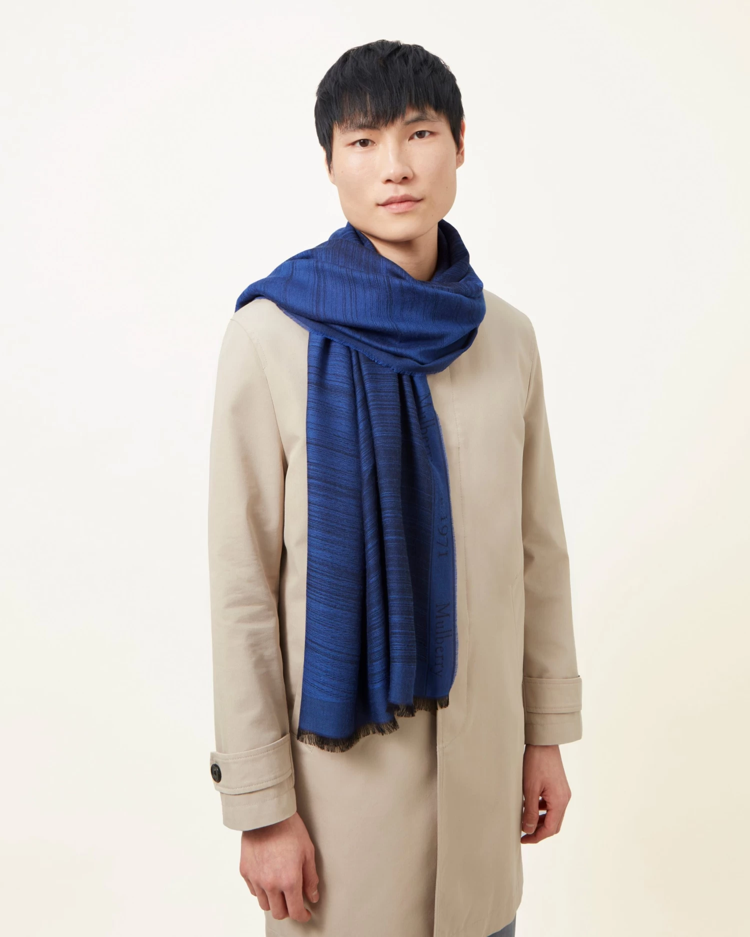 Wave Jacquard Logo Border Rectangular Scarf Black-Sapphire 6 Wave Jacquard Logo Border Rectangular Scarf Black-Sapphire - Image 4