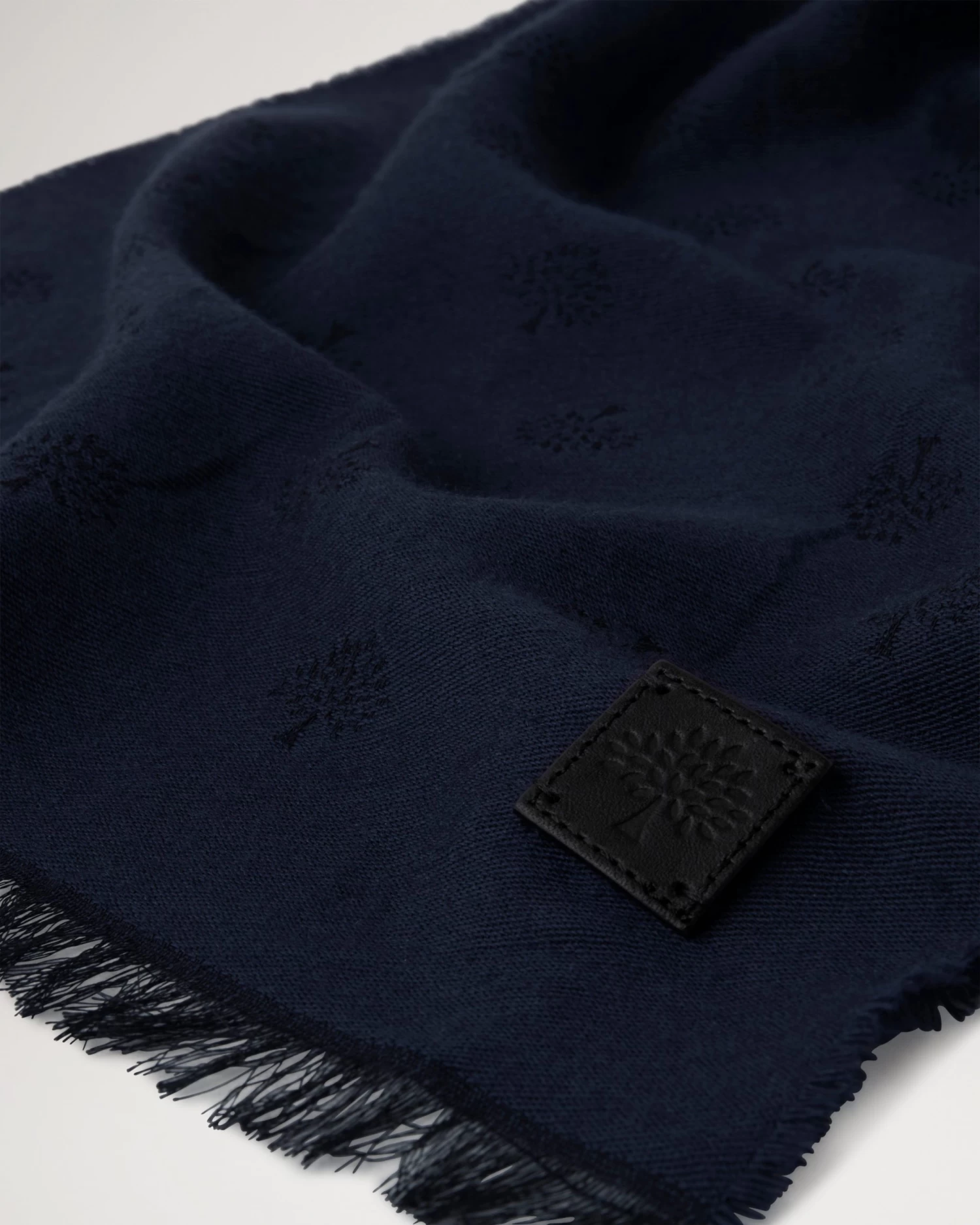 Men's Mulberry Tree Wool Jacquard Scarf Midnight 5 Men's Mulberry Tree Wool Jacquard Scarf Midnight - Image 3